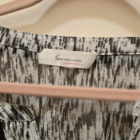 Two By Vince Camuto Black and Cream Blouse - Picture 5 of 6